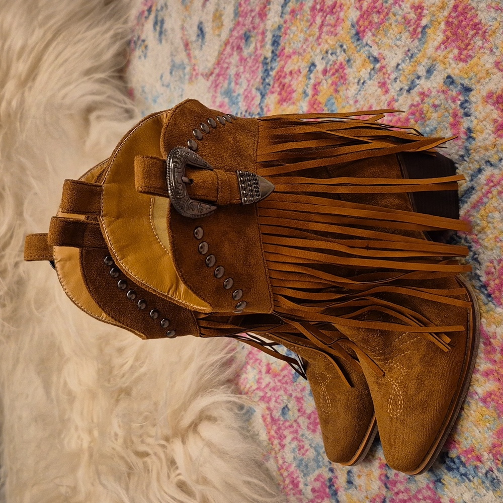 Fringed Brown Sueded Western Boots - Picture 4 of 6